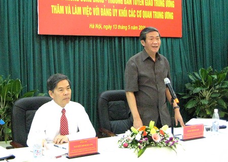 Tiếp tục đổi mới việc học tập, quán triệt và triển khai Nghị quyết Đại hội XI của Đảng